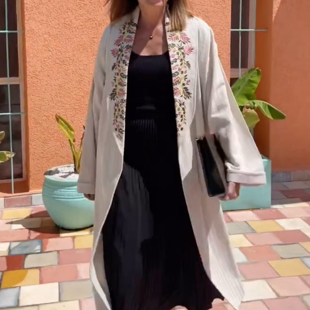 Linen Kimono with Floral details at the front